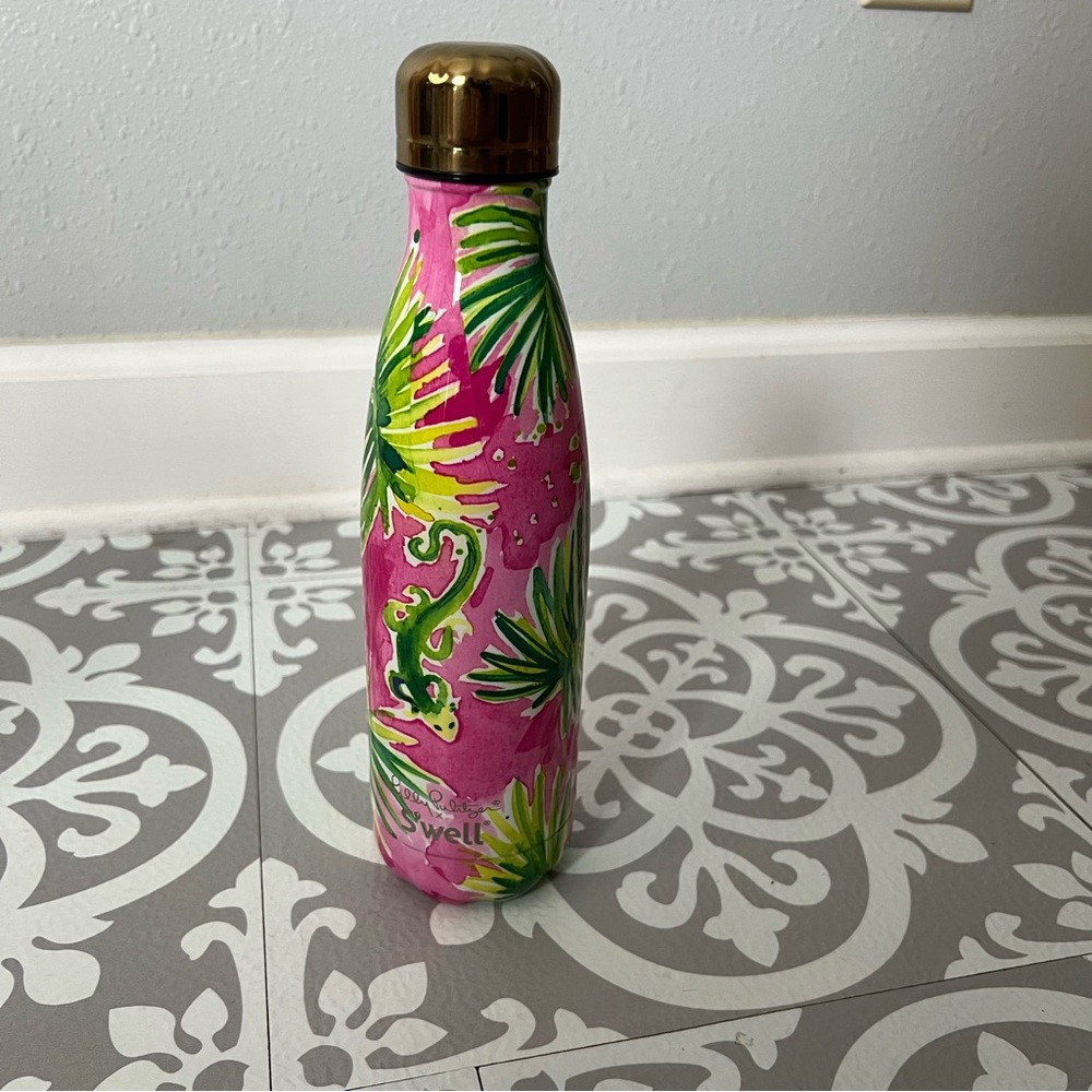 Lilly Pulitzer Swell water bottle 17oz